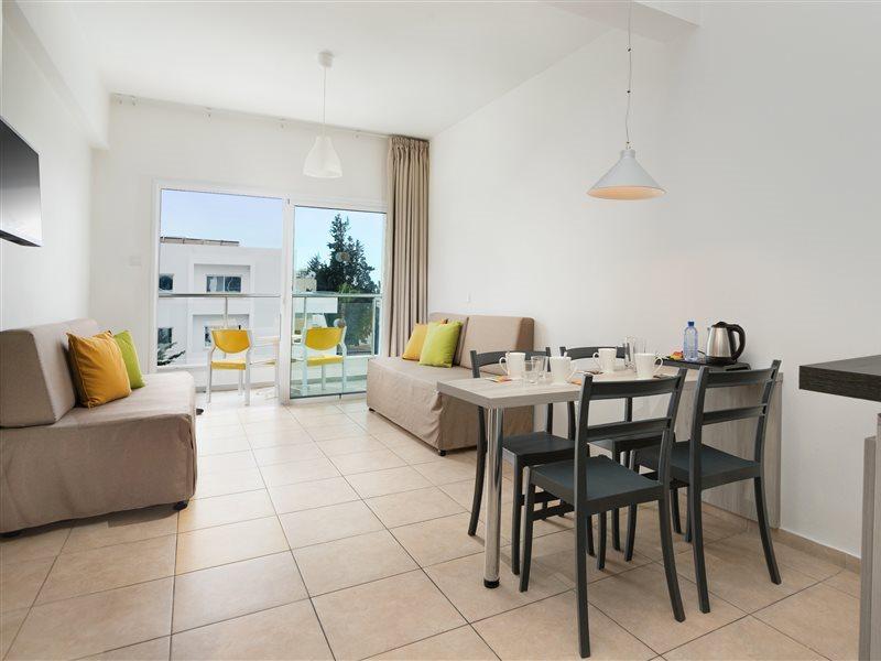 Mayfair Gardens Pafos Exterior foto